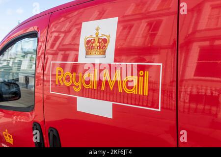Furgone di consegna Royal Mail a Llandudno, Galles del Nord, Regno Unito. Foto Stock