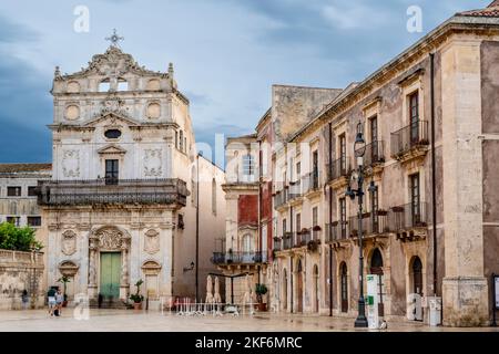 Chiesa di Santa Lucia alla Badia e Piazza Duomo, Ortigia, Siracusa, Sicilia, Italia Foto Stock