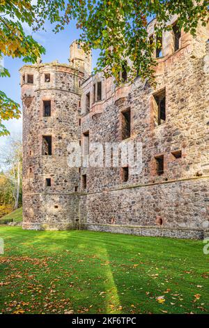 Le rovine del 12th ° secolo Huntly Castello in autunno, Huntly, Aberdeenshire, Scozia UK Foto Stock