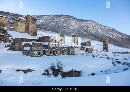 Le Torri di Svan sono il simbolo di Svanetia, è strutture difensive uniche dell'epoca dell'alto medioevo, Ushguli, Georgia Foto Stock