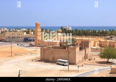 Vista costiera dall'altopiano di Taqah vicino a Salalah, Dhofar, Sultanato dell'Oman Foto Stock