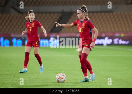 Siviglia, Spagna. 15th Nov 2022. Athenea del Castillo (10) di Spagna visto durante il calcio amichevole tra Spagna e Giappone a Estadio Olimpico de la Cartuja a Siviglia. (Photo Credit: Gonzales Photo/Alamy Live News Foto Stock