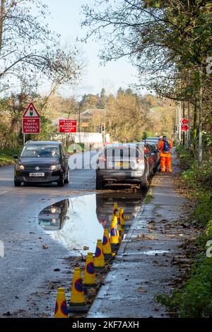 Harefield, Regno Unito. 16th Novembre 2022. HS2 macchine operaie parcheggiate lungo Moorfield Road ad Harefield. Credit: Maureen McLean/Alamy Live News Foto Stock