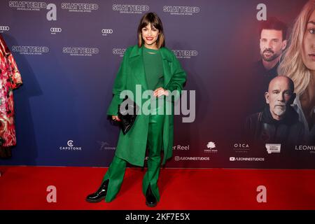 Berlino, Germania. 16th Nov 2022. Anna Julia Kapfelsperger arriva alla prima del film 'Shattered - Gefährliche Affäre' presso l'Astor Film Lounge. Credit: Gerald Matzka/dpa/Alamy Live News Foto Stock