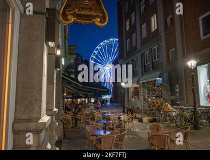 Aquisgrana 2020 giugno Café Middelberg, filiale di Rethelstraße ad Aquisgrana di notte Foto Stock