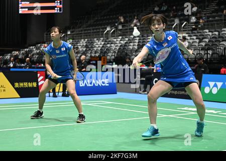 Sydney, Australia. 16th Nov 2022. Yuki Fukushima (L) e Sayaka Hirota (R) del Giappone visti in azione durante il gruppo SATHIO 2022 Australian Badminton Open Women's Double Match contro Hu Ling Fang e Lin Xiao min di Taipei Cinese. Hirota e Fukushima hanno vinto la partita 21-14, 21-17. (Foto di Luis Veniegra/SOPA Images/Sipa USA) Credit: Sipa USA/Alamy Live News Foto Stock