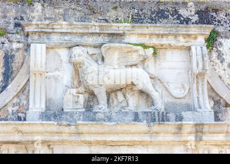 Leone veneziano di San Marco alla porta del 16th ° secolo Nuova Fortezza veneziana, El Venizelou, Corfù Città Vecchia, Corfù (Kerkyra), Isole IONIE, Grecia Foto Stock