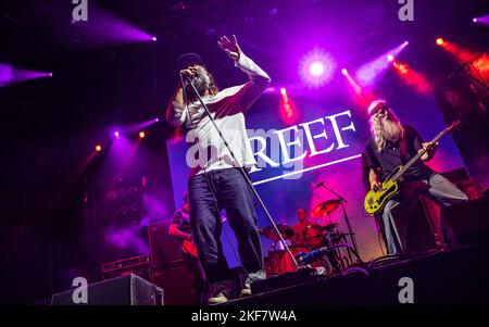 Reef che si esibisce a Shiiine il Weekend 2022. Butlins, Minehead, Regno Unito. 12 novembre 2022. Credito: Charlie Raven Foto Stock