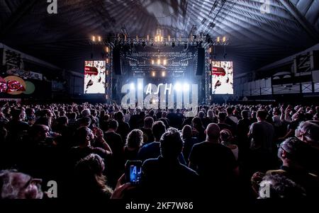 Cenere che si esibisce a Shiiine il Weekend 2022. Butlins, Minehead, Regno Unito. 12 novembre 2022. Credito: Charlie Raven Foto Stock