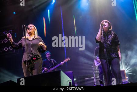 Saint Etienne che si esibisce a Shiiine il Weekend 2022. Butlins, Minehead, Regno Unito. 13 novembre 2022. Credito: Charlie Raven Foto Stock