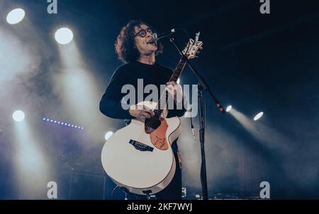 Miles Hunt che si esibisce a Shiiine il Weekend 2022. Butlins, Minehead, Regno Unito. 13 novembre 2022. Credito: Charlie Raven Foto Stock