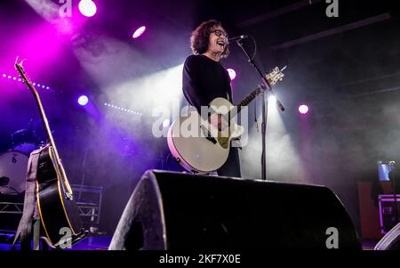 Miles Hunt che si esibisce a Shiiine il Weekend 2022. Butlins, Minehead, Regno Unito. 13 novembre 2022. Credito: Charlie Raven Foto Stock