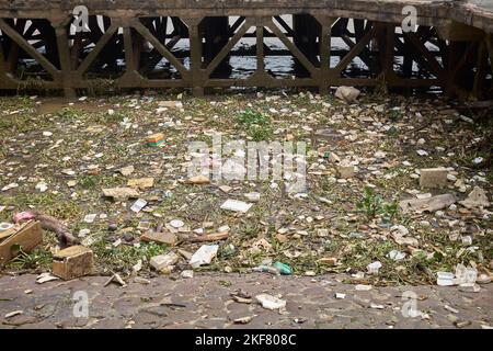 Acqua fluviale inquinata a ho chi Minh City Vietnam Foto Stock