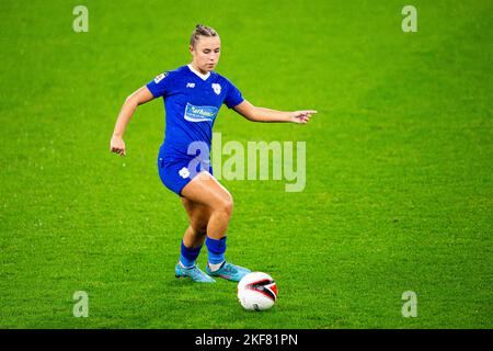 Cardiff, Regno Unito. 16th Nov 2022. Seren Watkins di Cardiff City in azione. Cardiff City / Abergavenny nel Genero Adran Premier al Cardiff City Stadium il 16th novembre 2022. Credit: Lewis Mitchell/Alamy Live News Foto Stock