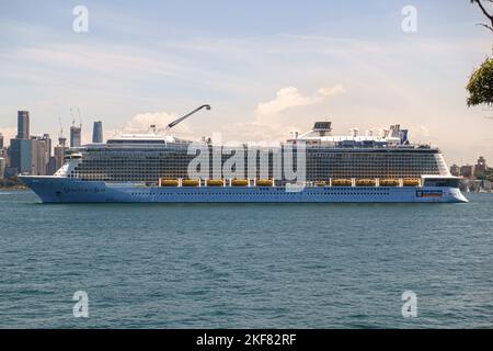 La nave da crociera Quantum of the Seas è ancorata al porto di Sydney il 12 novembre 2022 Foto Stock