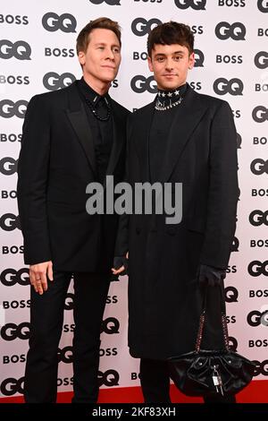 Londra, Regno Unito. 16 novembre 2022. Tom Daley (a destra) e Dustin Lance Black hanno partecipato ai GQ Men of the Year Awards al Mandarin Oriental Hyde Park, Londra. Data immagine: Mercoledì 16 novembre 2022. Il credito fotografico dovrebbe essere: Matt Crossick/Alamy Live News Foto Stock