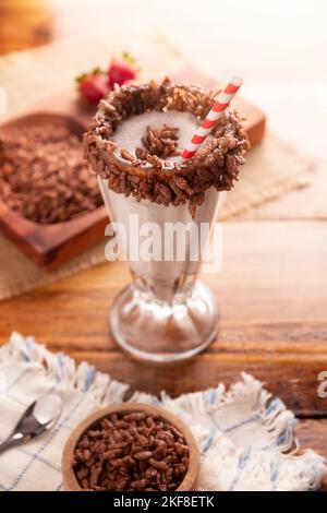 Esquimo. Bevanda fredda a base di latte zuccherato, aromatizzato e montato per ottenere una consistenza molto schiumosa ed omogenea, molto popolare in Messico, similare Foto Stock