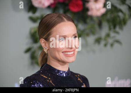 Los Angeles, Stati Uniti. 17th Nov 2022. Kristen Bell alla Premiere 'The People We Hate at the Wedding' tenutasi al Regency Village Theater di Los Angeles, CA, 16 novembre 2022. Photo Credit: Joseph Martinez/PictureLux Credit: PictureLux/The Hollywood Archive/Alamy Live News Foto Stock