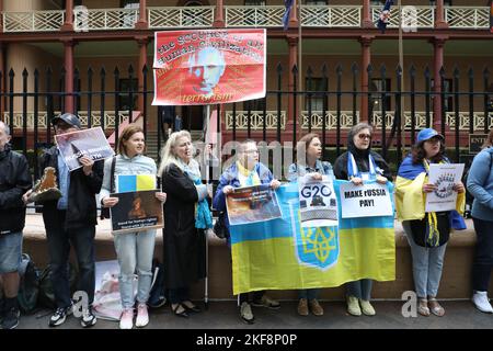 Sydney, Australia. 16th novembre 2022. Dichiarazione dell’organizzatore della protesta “martedì 15th novembre la russia ha lanciato quasi 100 missili in Ucraina. Due missili sono stati lanciati in Polonia uccidendo 2 persone. Protesteremo contro il Parlamento del NSW per chiedere che la russia sia riconosciuta per quello che è, uno Stato terrorista. Chiederemo anche di eliminare la russia dal G20 e di fornire all’Ucraina più armi (soprattutto i sistemi di difesa aerea)”. Credit: Richard Milnes/Alamy Live News Foto Stock