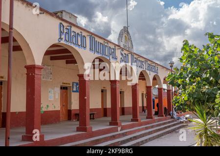Il municipio o palazzo comunale del pueblo di San Marcos Tlapazola, nelle Valli centrali di Oaxaca, Messico. Foto Stock