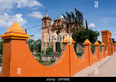 La chiesa in pietra del 16th ° secolo di San Marcos Tlapazola nelle Valli centrali di Oaxaca, Messico. Foto Stock