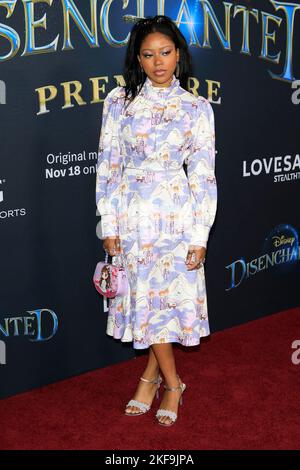 LOS ANGELES - NOVEMBRE 16: Riele Downs alla disincantata Premiere al Teatro El Capitan il 16 Novembre 2022 a Los Angeles, CA Foto Stock