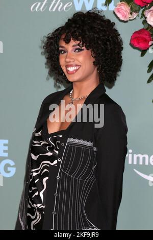 Maya Browne agli arrivi per LE PERSONE CHE ODIAMO AL Premiere DEL MATRIMONIO, Regency Village Theatre a Westwood, Los Angeles, CA 16 novembre 2022. Foto di: Collezione Priscilla Grant/Everett Foto Stock