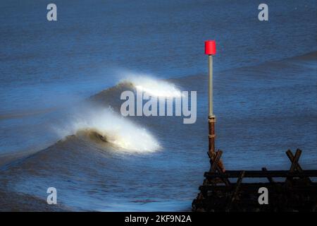 Poseidone, re del mare, un giorno creò il cavallo. Le onde di rottura sono riferite a come il cavallo bianco come la cresta dell'onda può essere vista e il ma Foto Stock