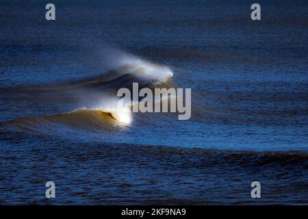 Poseidone, re del mare, un giorno creò il cavallo. Le onde di rottura sono riferite a come il cavallo bianco come la cresta dell'onda può essere vista e il ma Foto Stock