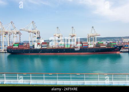 Nave portacontainer liberiana (MYNY) presso il porto di Capodistria, Capodistria, Istria slovena, Slovenia Foto Stock