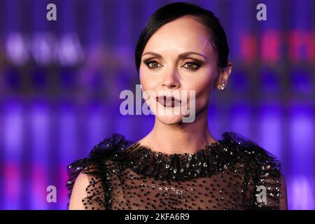 HOLLYWOOD, LOS ANGELES, CALIFORNIA, USA - 16 NOVEMBRE: L'attrice americana Christina Ricci indossa Rodarte arriva alla prima mondiale della stagione 'Mercoledi' 1 di Netflix che si tiene all'Hollywood American Legion Post 43 all'Hollywood Legion Theater il 16 novembre 2022 a Hollywood, Los Angeles, California, Stati Uniti. (Foto di Xavier Collin/Image Press Agency) Foto Stock