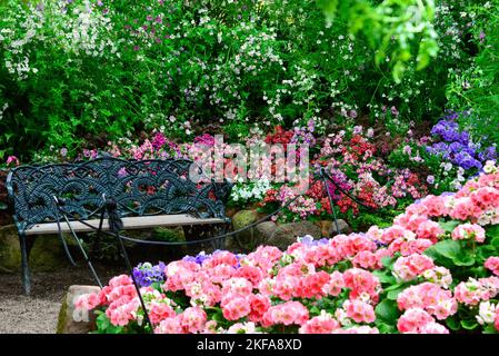 Fitzroy Gardens in un giorno di sole brillante a Melbourne, Victoria VIC, Australia Foto Stock
