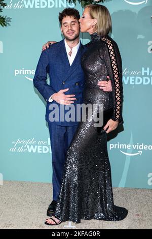 Westwood, Stati Uniti. 16th Nov 2022. WESTWOOD, LOS ANGELES, CALIFORNIA, USA - 16 NOVEMBRE: Ben Platt e Allison Janney arrivano alla Los Angeles Premiere di "The People We Hate at the Wedding" di Amazon prime Video, tenutasi il 16 novembre 2022 al Regency Village Theatre di Westwood, Los Angeles, California, Stati Uniti. (Foto di Rudy Torres/Image Press Agency) Credit: Image Press Agency/Alamy Live News Foto Stock