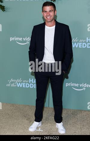 Westwood, Stati Uniti. 16th Nov 2022. WESTWOOD, LOS ANGELES, CALIFORNIA, USA - NOVEMBRE 16: Il romanziere americano Grant Ginder arriva alla Los Angeles Premiere di "The People We Hate at the Wedding" di Amazon prime Video, che si tiene al Regency Village Theatre il 16 Novembre 2022 a Westwood, Los Angeles, California, Stati Uniti. (Foto di Rudy Torres/Image Press Agency) Credit: Image Press Agency/Alamy Live News Foto Stock