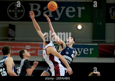 LEVERKUSEN, GERMANIA - NOWEMBER 16, 2022: BARMER 2. Pallacanestro Bundesliga. Gioco di basket Bayer Giants Leverkusen vs Medipolis SC Jena Foto Stock
