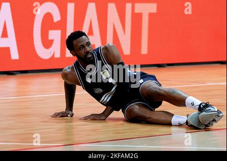 LEVERKUSEN, GERMANIA - NOWEMBER 16, 2022: Carlton Guyton. BARMER 2. Pallacanestro Bundesliga. Gioco di basket Bayer Giants Leverkusen vs Medipolis SC Jena Foto Stock