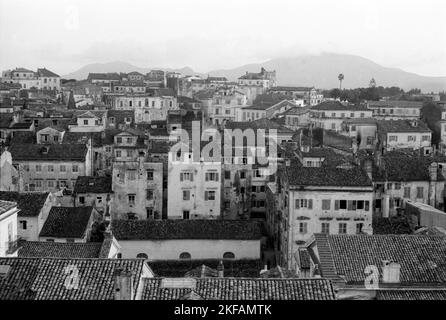 Blick auf die Gebäude von Korfu, Griechenland, 1950er Jahre. Vista agli edifici di Korfu, Grecia, 1950s. Foto Stock