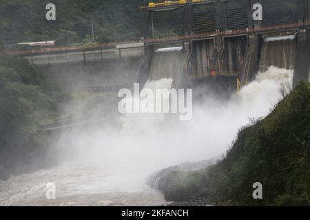 La centrale idroelettrica della diga di Baños, Ecuador, sul Rio Pastaza Foto Stock