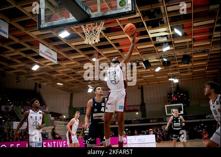 LEVERKUSEN, GERMANIA - NOWEMBER 16, 2022: BARMER 2. Pallacanestro Bundesliga. Gioco di basket Bayer Giants Leverkusen vs Medipolis SC Jena Foto Stock