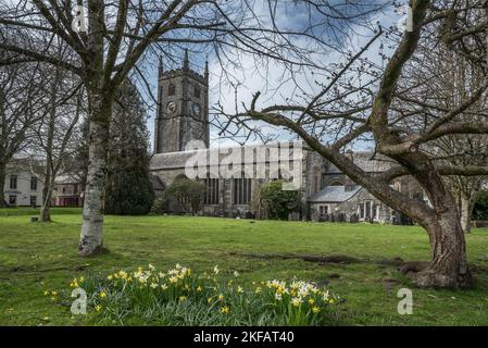 La chiesa parrocchiale di Tavistock nel cuore della città Devon mercato Foto Stock