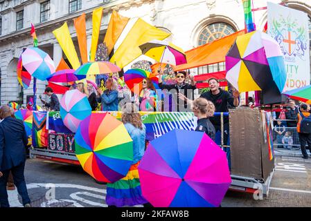 City of London Pride Network galleggia alla sfilata del Lord Mayor's Show nella City of London, Regno Unito Foto Stock