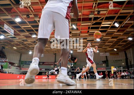 LEVERKUSEN, GERMANIA - NOWEMBER 16, 2022: BARMER 2. Pallacanestro Bundesliga. Gioco di basket Bayer Giants Leverkusen vs Medipolis SC Jena Foto Stock