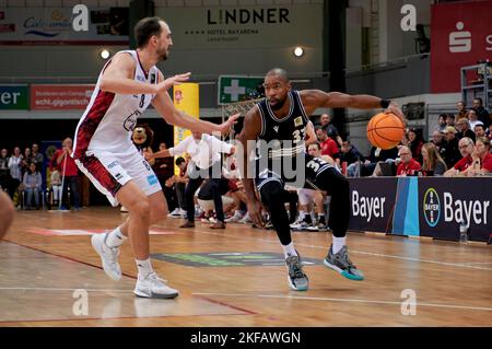 LEVERKUSEN, GERMANIA - NOWEMBER 16, 2022: BARMER 2. Pallacanestro Bundesliga. Gioco di basket Bayer Giants Leverkusen vs Medipolis SC Jena Foto Stock