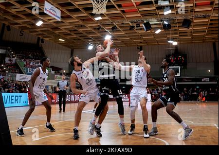 LEVERKUSEN, GERMANIA - NOWEMBER 16, 2022: BARMER 2. Pallacanestro Bundesliga. Gioco di basket Bayer Giants Leverkusen vs Medipolis SC Jena Foto Stock
