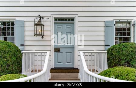 immagine dettagliata della parte anteriore di una casa di villaggio porto di saga Foto Stock