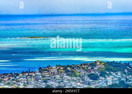 Colorful Kaneohe City Nuuanu Pali Outlook Green Koolau Mountain Range Oahu Hawaii Costruito nel 1958 Foto Stock