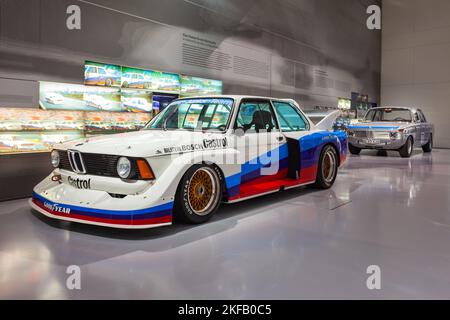 Monaco di Baviera, Germania - 08 luglio 2021: Auto vincitrice BMW 320i E21 classic racing sport 1970, nel museo automobilistico BMW situato vicino all'Olympiapark di Monaco di Baviera, G. Foto Stock