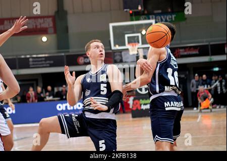 LEVERKUSEN, GERMANIA - NOWEMBER 16, 2022: BARMER 2. Pallacanestro Bundesliga. Gioco di basket Bayer Giants Leverkusen vs Medipolis SC Jena Foto Stock