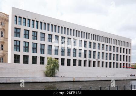 Berlino, Germania - Settembre 2022: La vista esterna di Humboldt Forum è un museo dedicato alla storia umana, arte e cultura, situato nel Palazzo di Berlino Foto Stock