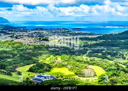 Colorful Kaneohe City Bay Nuuanu Pali Outlook Green Koolau Mountain Range Oahu Hawaii Costruito 1958 Vista Windward Oahu Foto Stock